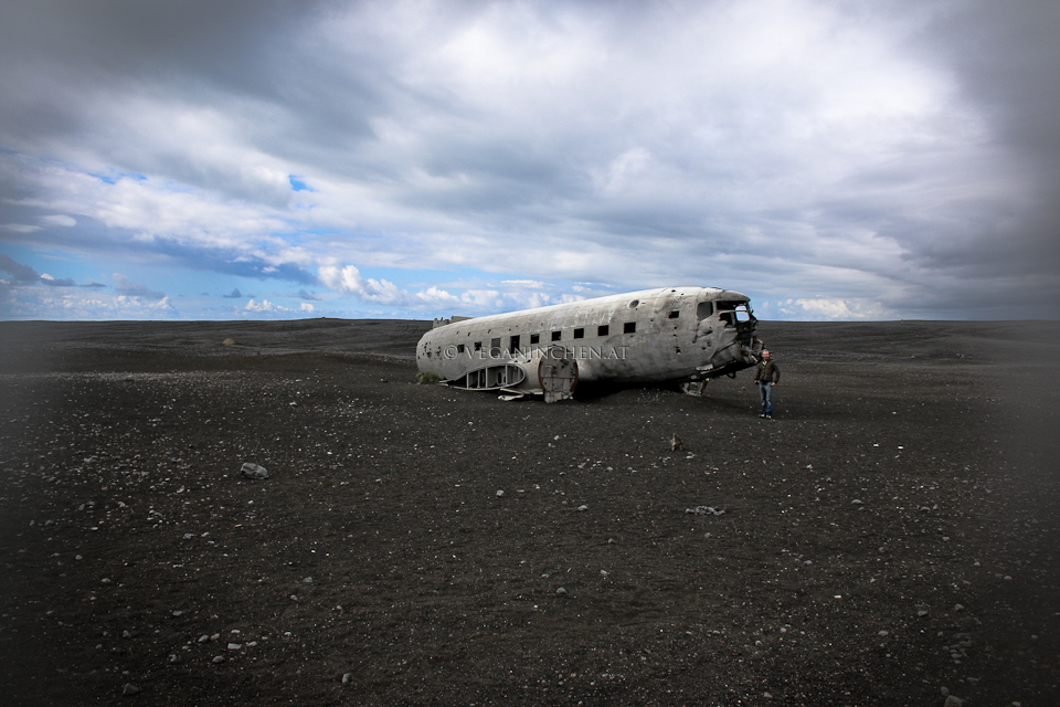 Sólheimasandur’s black sand beach Flugzeugwrack Island